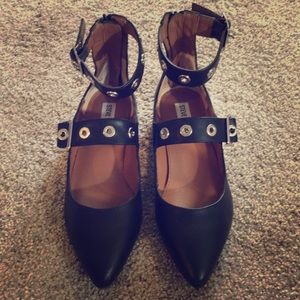 Steve Madden black flats with buckle